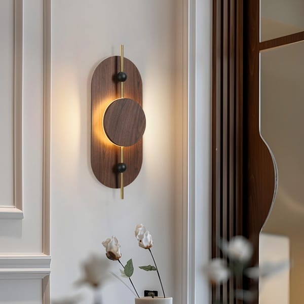 Ahşap daire LED aplik modeli, ceviz oval gövdeli gold çubuklu otel odası ve yatak başı aydınlatması