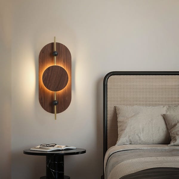 Ahşap daire LED aplik modeli, ceviz oval gövdeli gold çubuklu otel odası ve yatak başı aydınlatması