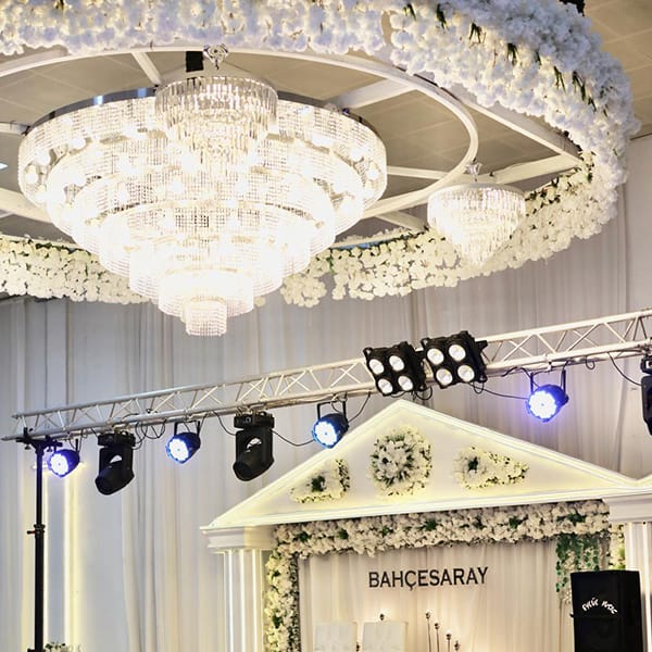 Büyük salon kristal avize modeli, çok katlı geniş çaplı krom gövdeli düğün salonu aydınlatması