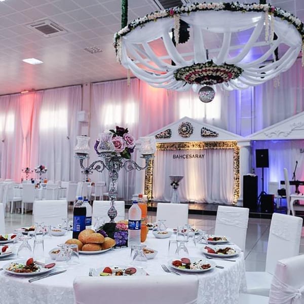 Büyük salon kristal avize modeli, çok katlı geniş çaplı krom gövdeli düğün salonu aydınlatması
