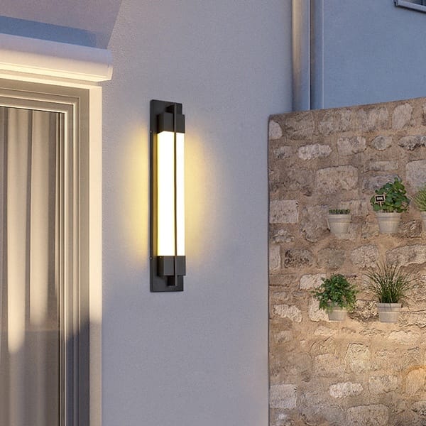 Çift bantlı dış mekan aplik modeli, antrasit uzun dikey LED villa cephesi ve modern ev girişi aydınlatması