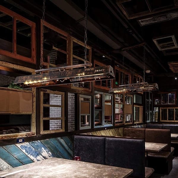 Eskitme bakır yazılı bar sarkıt modeli, uzun prizma gövdeli filament ampullü bar tezgâhı ve pub aydınlatması