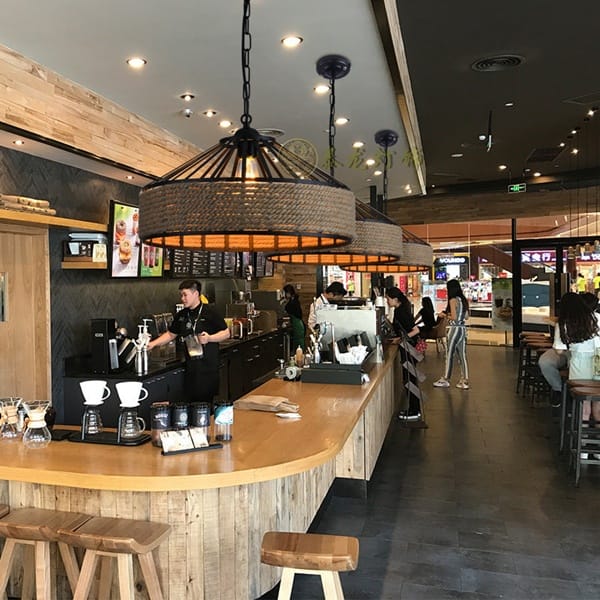 Halat sarımlı konik sarkıt avize modeli, siyah metal jüt kaplı kafe ve restoran masası aydınlatması