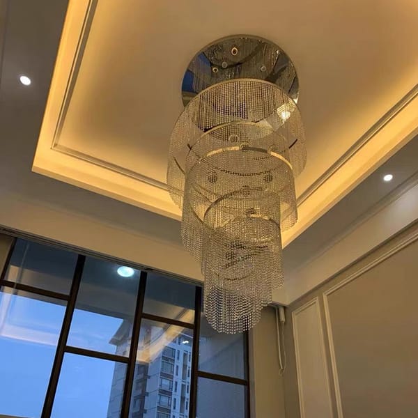 Helezon kristal avize modeli, sarmal krom bantlı uzun gövdeli düğün salonu aydınlatması