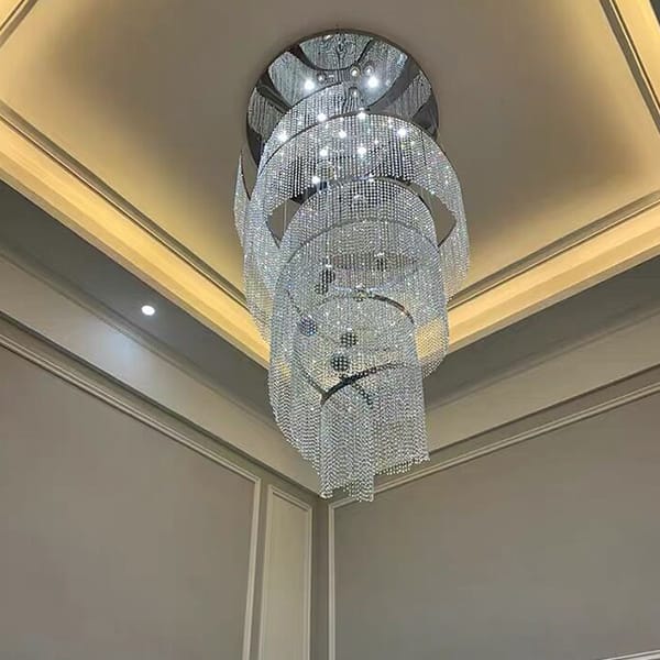 Helezon kristal avize modeli, sarmal krom bantlı uzun gövdeli düğün salonu aydınlatması