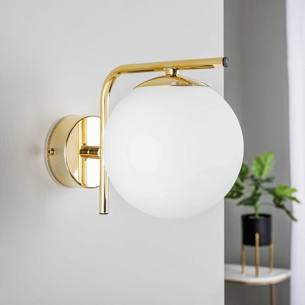 Gold gövdeli opal beyaz küre camlı aplik, salon ve yatak odası modern duvar aydınlatması