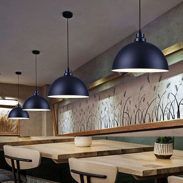 Siyah yarım küre sarkıt avize modeli, sade metal gövdeli restoran ve kafe masası aydınlatması