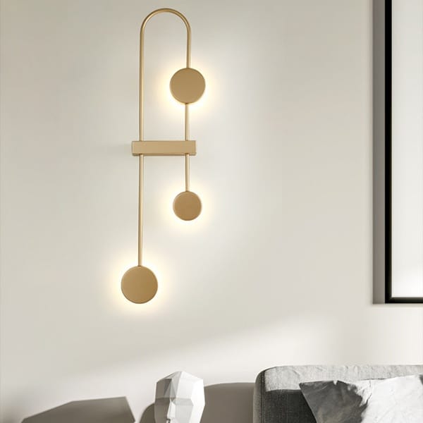 Üç daireli LED aplik modeli, siyah kavisli gövdeli halka ışıklı otel odası ve modern salon aydınlatması