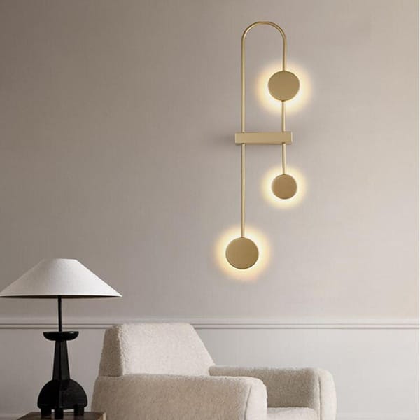 Üç daireli LED aplik modeli, siyah kavisli gövdeli halka ışıklı otel odası ve modern salon aydınlatması