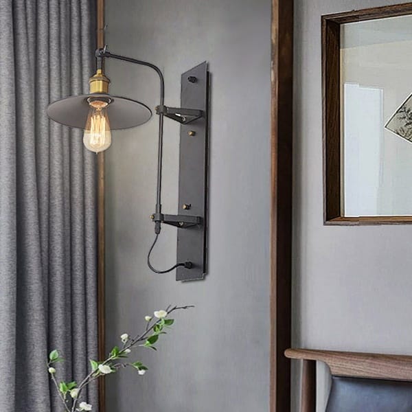 Uzun plakalı aplik modeli, siyah metal yayvan şapkalı gold duylu kafe duvarı ve otel odası aydınlatması