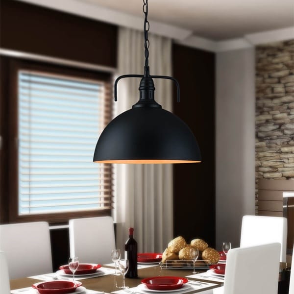 Zincirli kubbe sarkıt avize modeli, siyah metal gold astarlı yemek masası ve loft mutfak aydınlatması